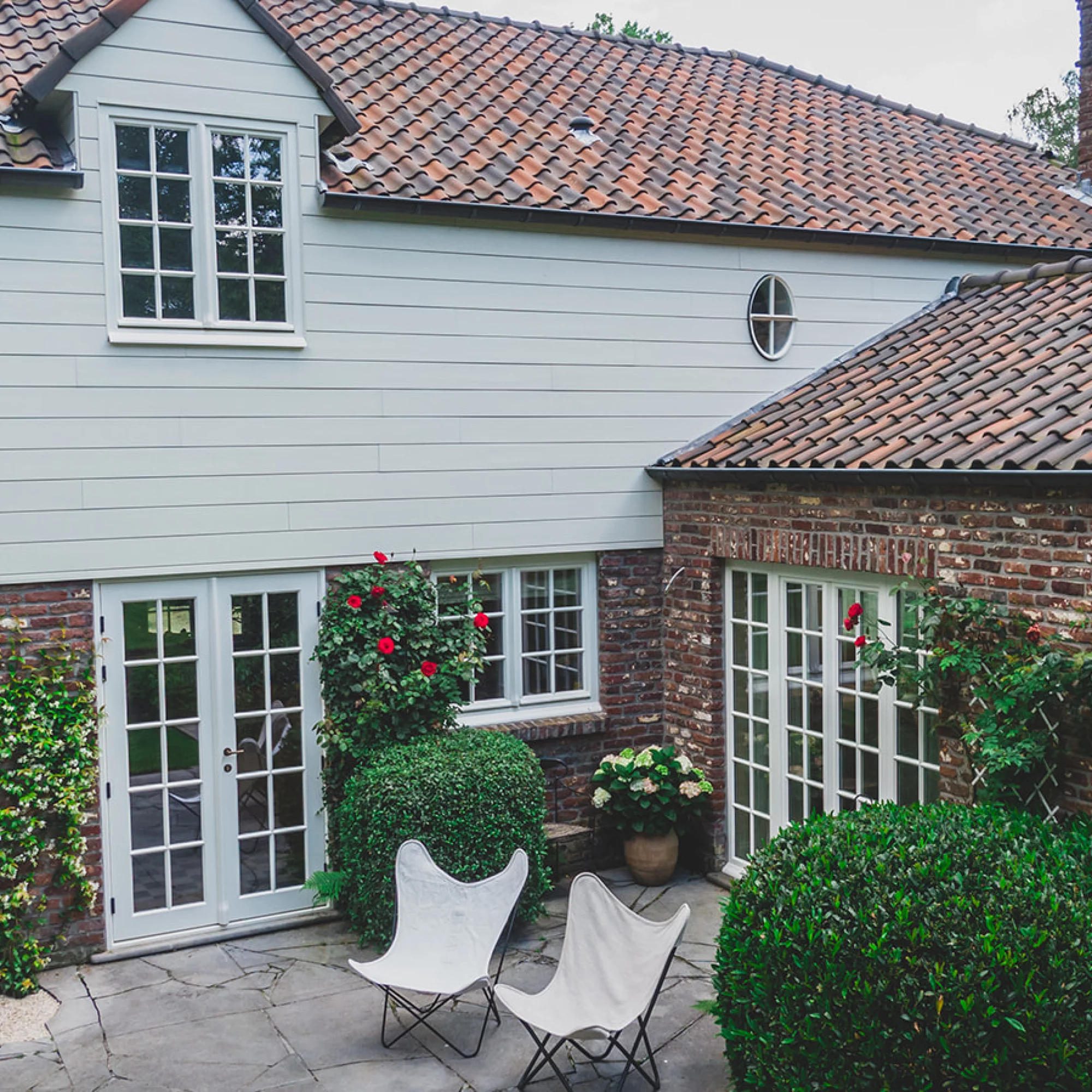 <p>Renovatie van cottage-woning met onderhoudsvriendelijke gevel</p>