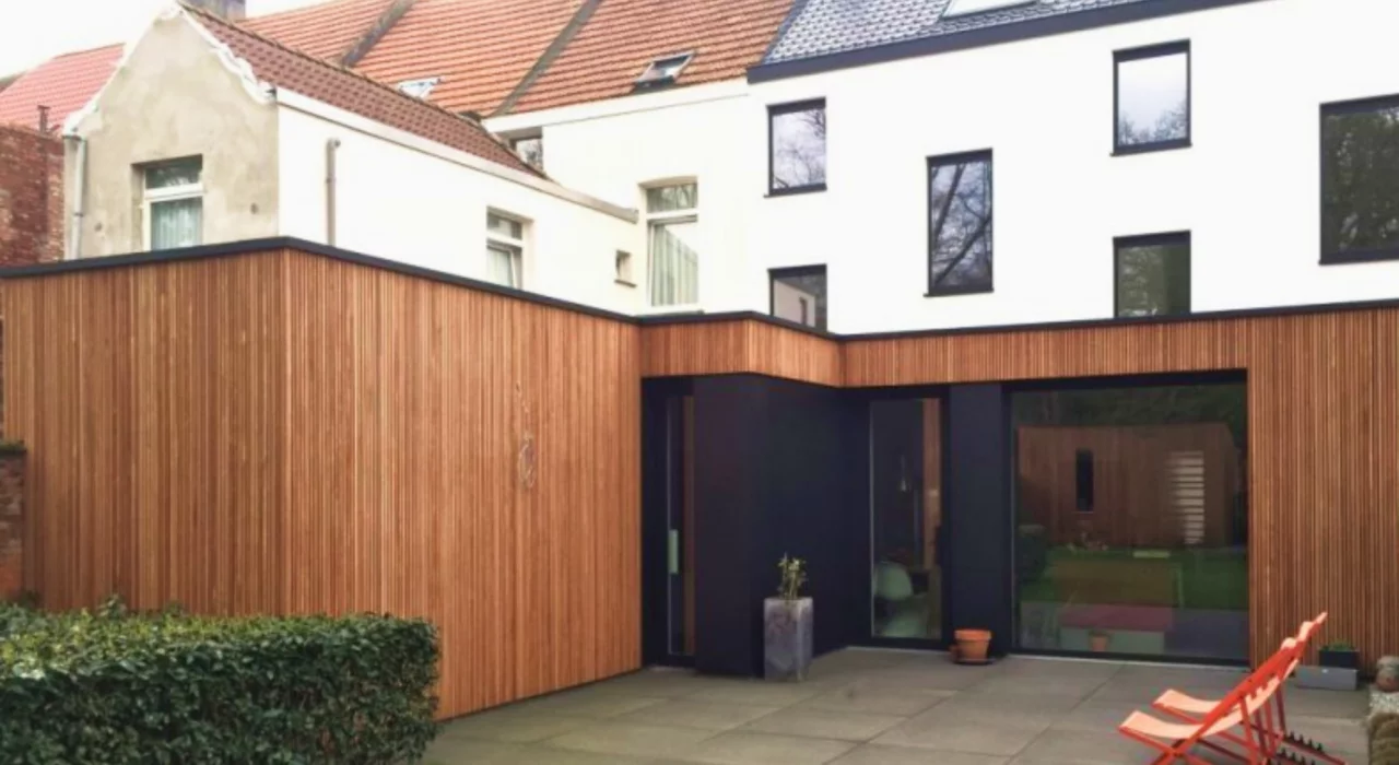 <p>Renovatie met optimalisatie van isolatie en nieuwe gevelbekleding</p>