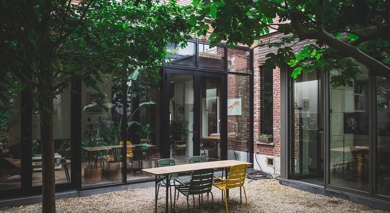 <p>Uitbreiding rijwoning met minimalistische afwerking en lichtrijke veranda</p>