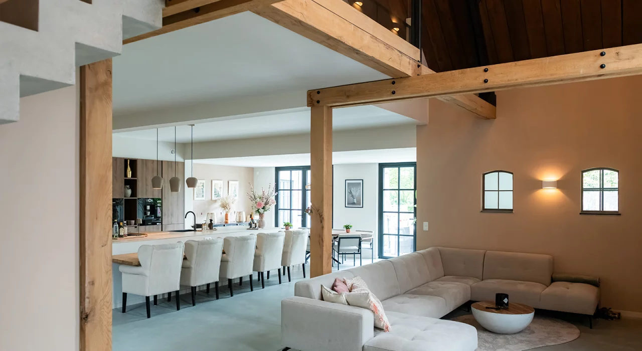 <p>Verbouwing van café naar warme, gezellige woning</p>