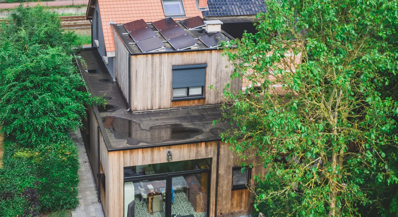 <p>Gevelrenovatie en dakvernieuwing voor duurzame uitstraling</p>