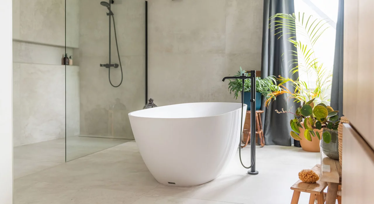 <p>Slimme herindeling met vernieuwd interieur en ruime badkamer</p>